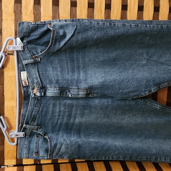 Wrangler 42/32 relaxed jeans - Picture 3 of 9